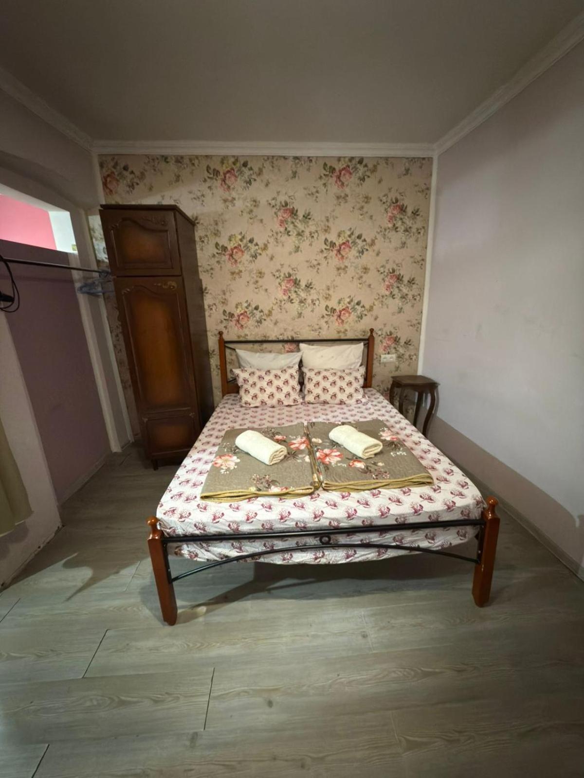 Guest House Nise Tbilisi Exterior foto